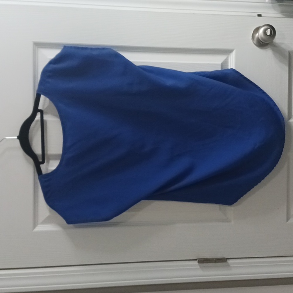 Beautiful Blue Blouse Size Medium 💙 EUC 💙 - Picture 2 of 5